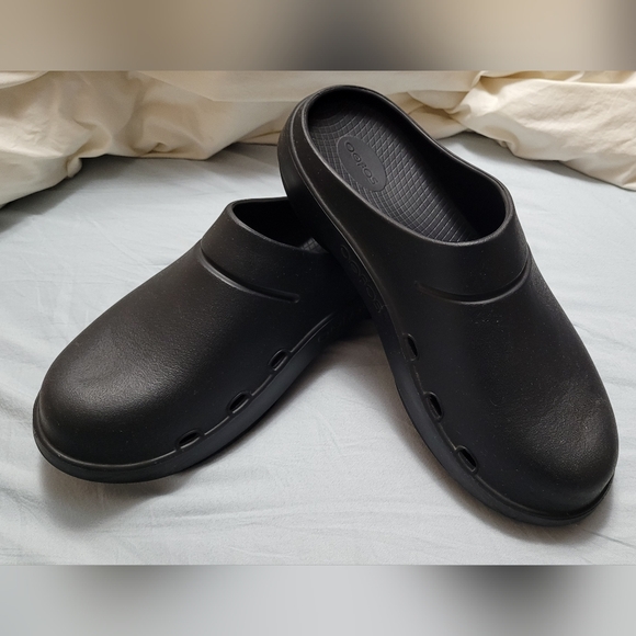 Oofos Recovery Ooclog Clogs Slip ons